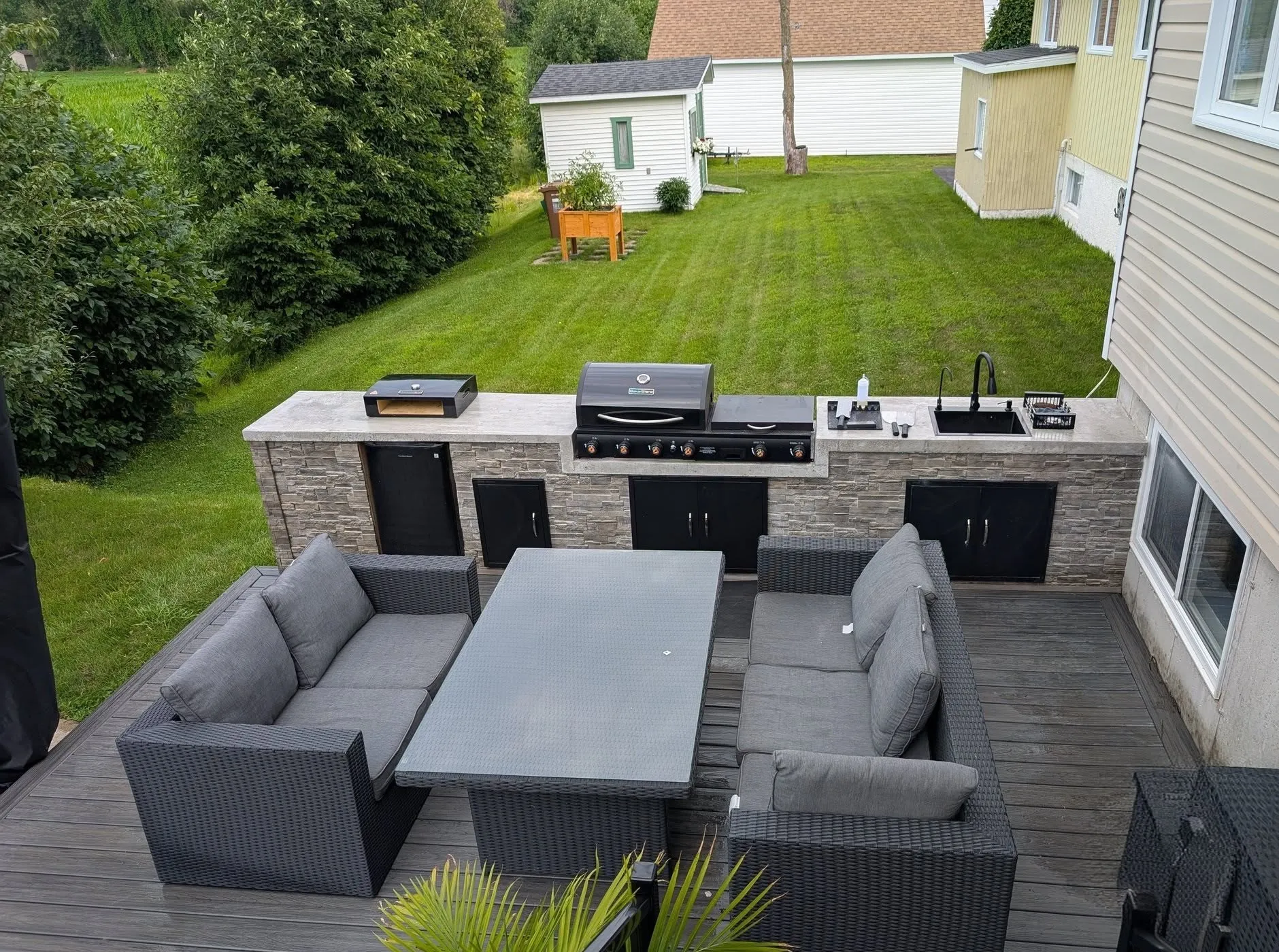 Cuisine extérieure sur une terrasse